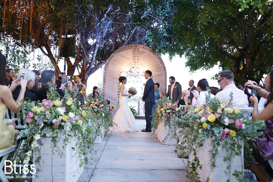 4 wonderful reasons to hold a garden wedding