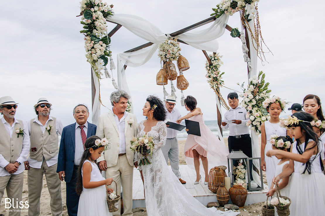 tiệc cưới bãi biển bliss wedding planner