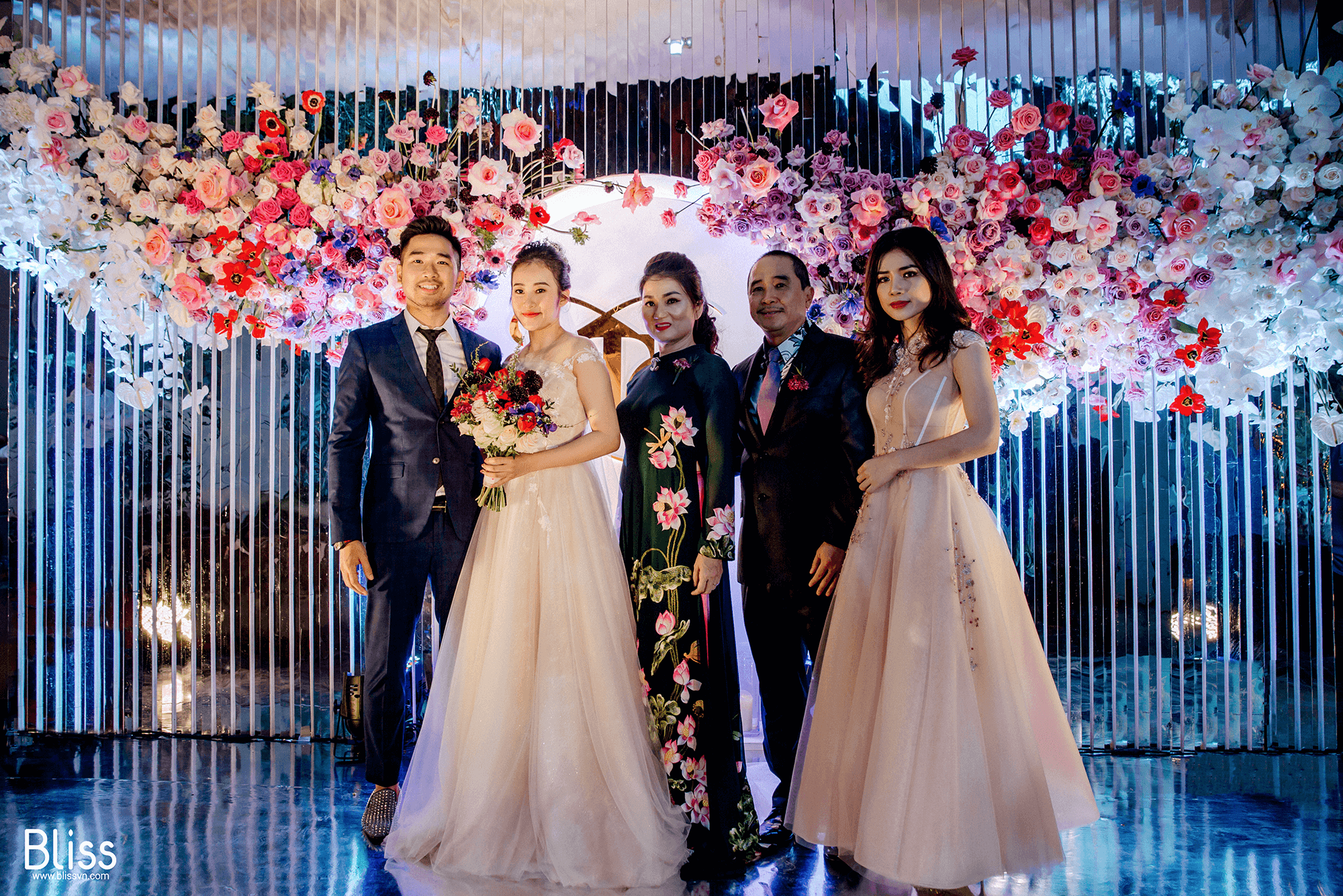 Top 10 background trang trí tiệc cưới sang trọng nhất năm, tạo không gian đẹp mê ly